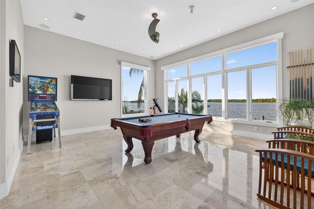 2279 MERMAID POINT NE, St Petersburg, FL 33703