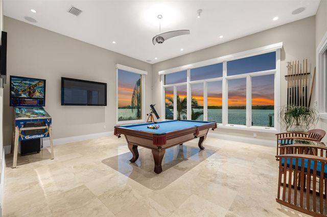 2279 MERMAID POINT NE, St Petersburg, FL 33703