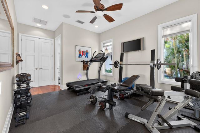 2279 MERMAID POINT NE, St Petersburg, FL 33703