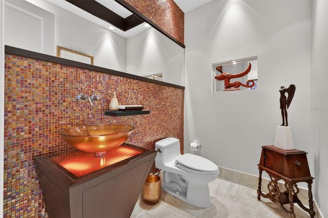 2279 MERMAID POINT NE, St Petersburg, FL 33703