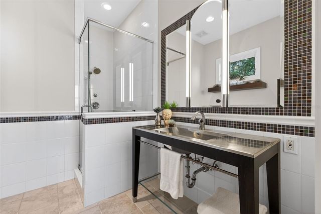 2279 MERMAID POINT NE, St Petersburg, FL 33703