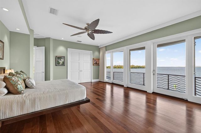 2279 MERMAID POINT NE, St Petersburg, FL 33703