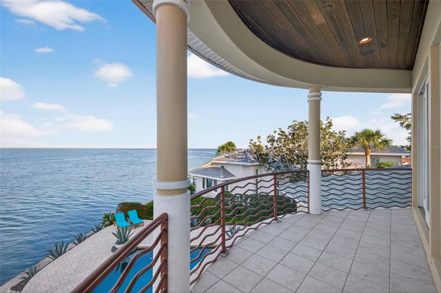 2279 MERMAID POINT NE, St Petersburg, FL 33703