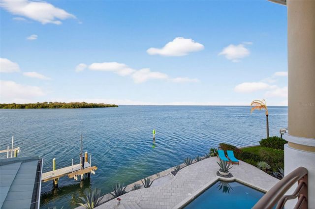2279 MERMAID POINT NE, St Petersburg, FL 33703