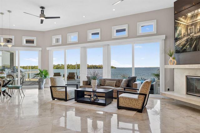 2279 MERMAID POINT NE, St Petersburg, FL 33703