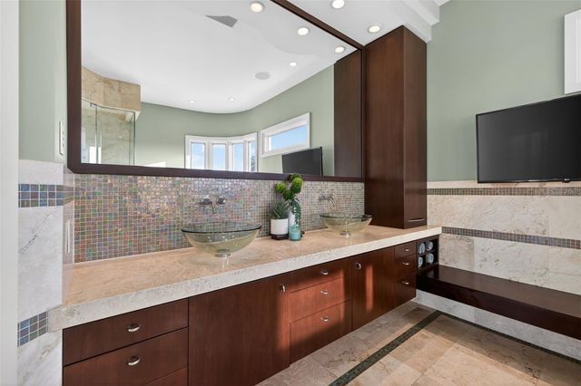 2279 MERMAID POINT NE, St Petersburg, FL 33703