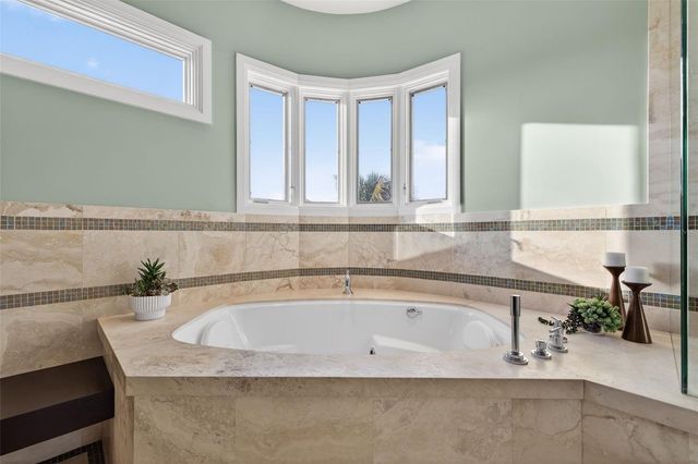 2279 MERMAID POINT NE, St Petersburg, FL 33703