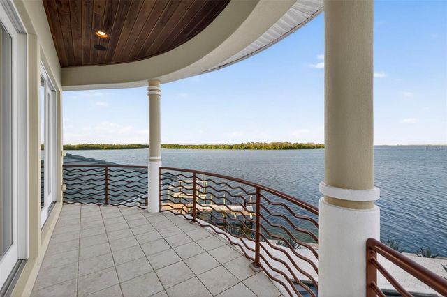 2279 MERMAID POINT NE, St Petersburg, FL 33703