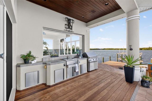 2279 MERMAID POINT NE, St Petersburg, FL 33703