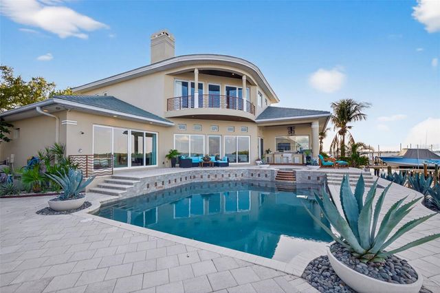 2279 MERMAID POINT NE, St Petersburg, FL 33703