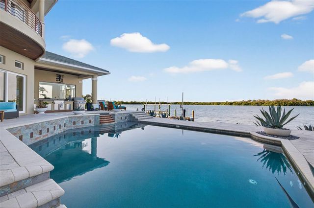 2279 MERMAID POINT NE, St Petersburg, FL 33703