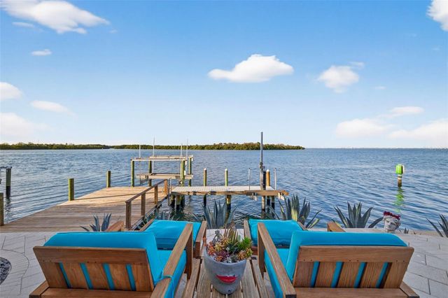 2279 MERMAID POINT NE, St Petersburg, FL 33703