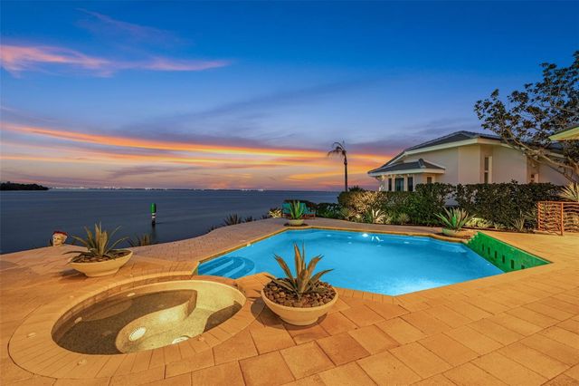 2279 MERMAID POINT NE, St Petersburg, FL 33703