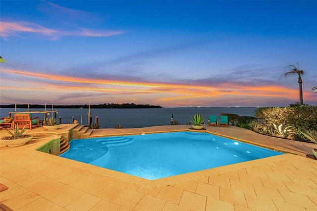 2279 MERMAID POINT NE, St Petersburg, FL 33703