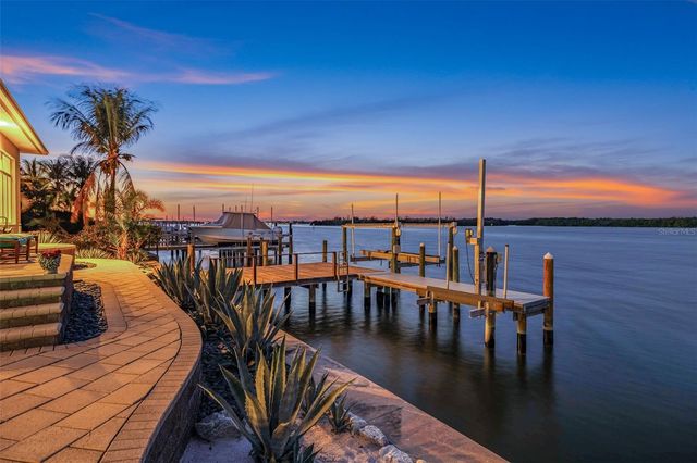 2279 MERMAID POINT NE, St Petersburg, FL 33703