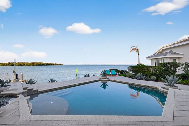 2279 MERMAID POINT NE, St Petersburg, FL 33703