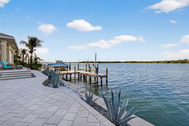 2279 MERMAID POINT NE, St Petersburg, FL 33703