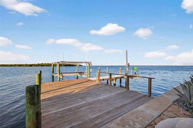 2279 MERMAID POINT NE, St Petersburg, FL 33703