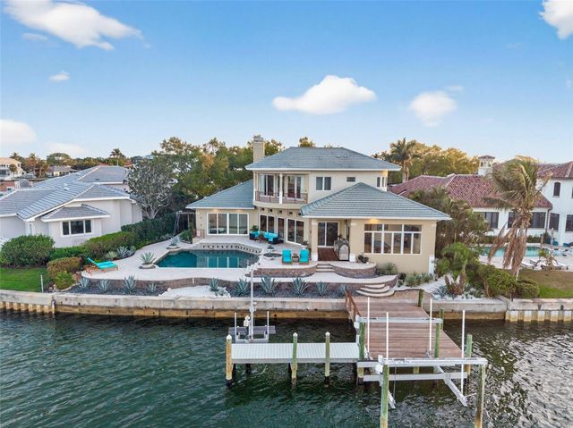 2279 MERMAID POINT NE, St Petersburg, FL 33703