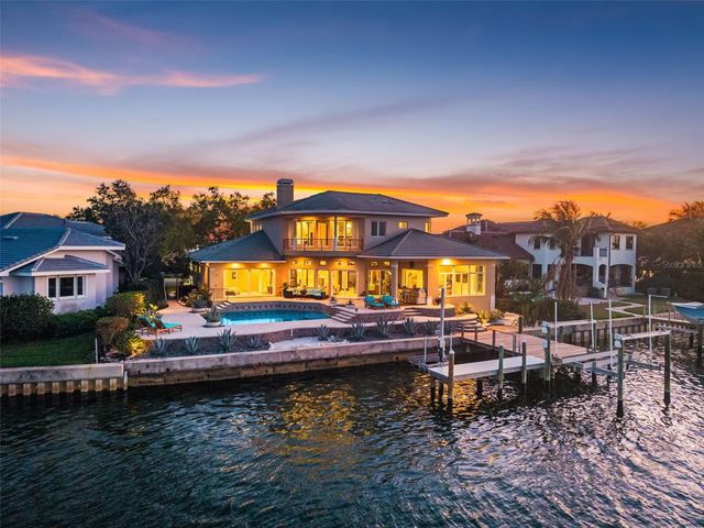 2279 MERMAID POINT NE, St Petersburg, FL 33703