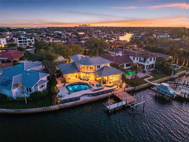 2279 MERMAID POINT NE, St Petersburg, FL 33703