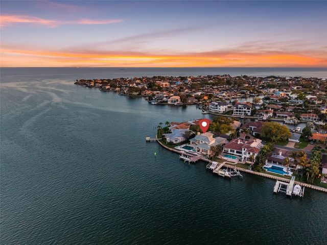 2279 MERMAID POINT NE, St Petersburg, FL 33703