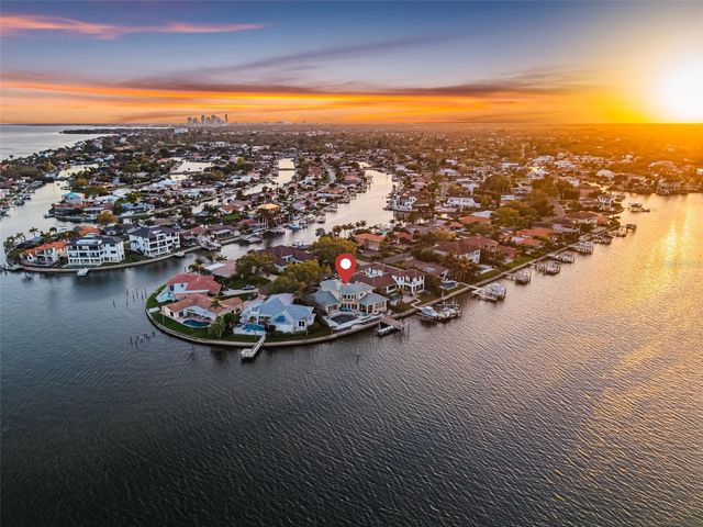 2279 MERMAID POINT NE, St Petersburg, FL 33703