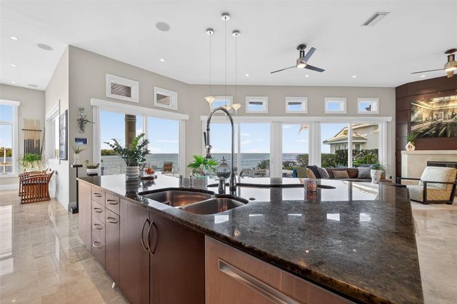 2279 MERMAID POINT NE, St Petersburg, FL 33703