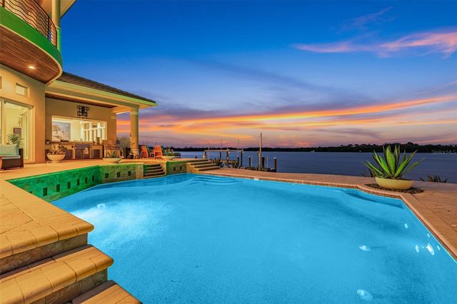 2279 MERMAID POINT NE, St Petersburg, FL 33703