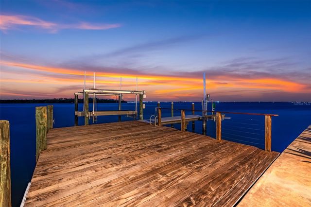 2279 MERMAID POINT NE, St Petersburg, FL 33703