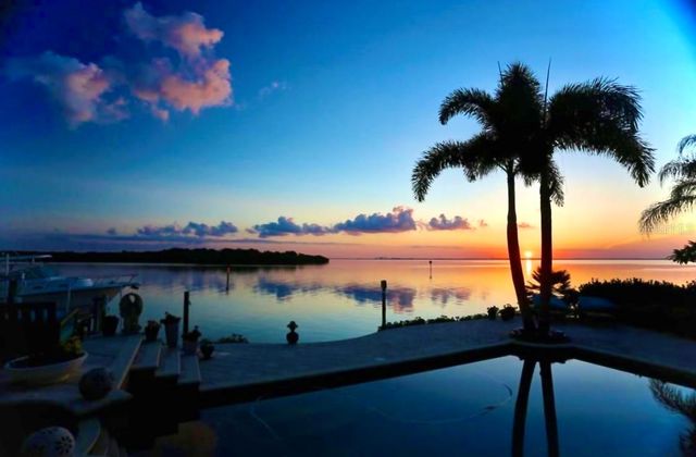 2279 MERMAID POINT NE, St Petersburg, FL 33703