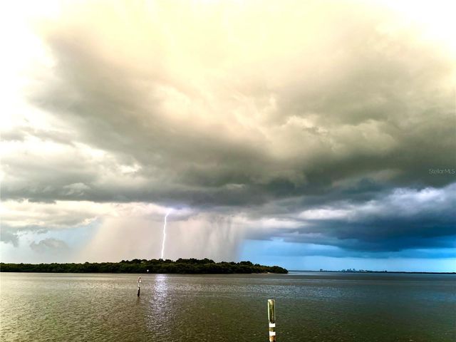 2279 MERMAID POINT NE, St Petersburg, FL 33703