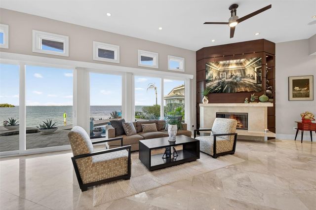 2279 MERMAID POINT NE, St Petersburg, FL 33703