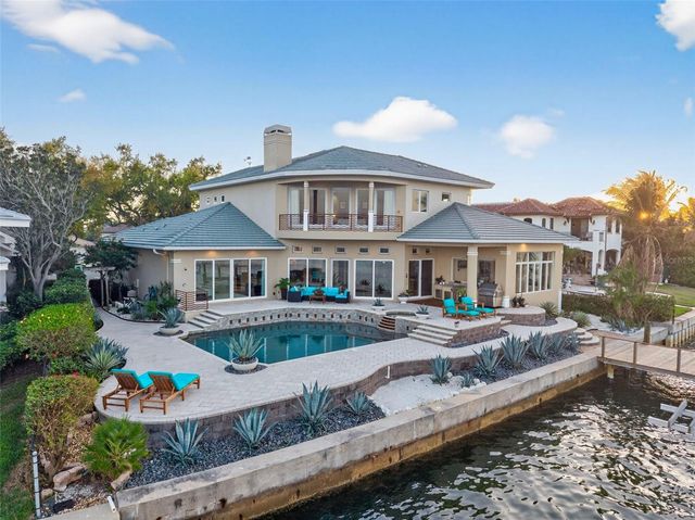 2279 MERMAID POINT NE, St Petersburg, FL 33703