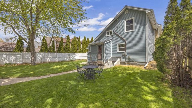 42 S Milwaukee STREET, Plymouth, WI 53073