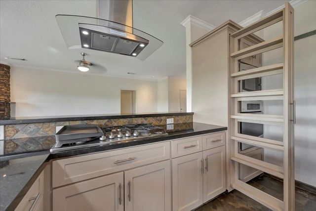 146 Bayou Bend Drive, League City, TX 77573