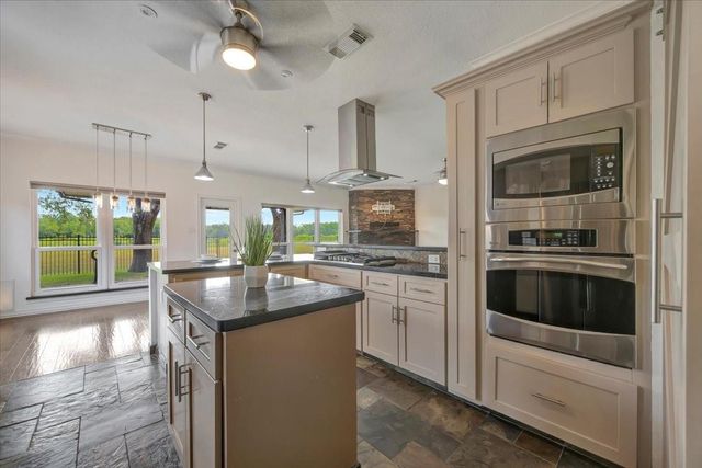 146 Bayou Bend Drive, League City, TX 77573