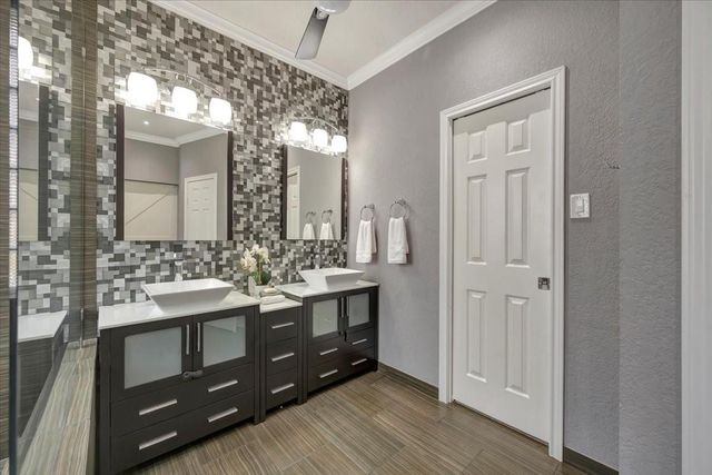 146 Bayou Bend Drive, League City, TX 77573