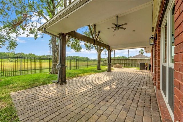 146 Bayou Bend Drive, League City, TX 77573