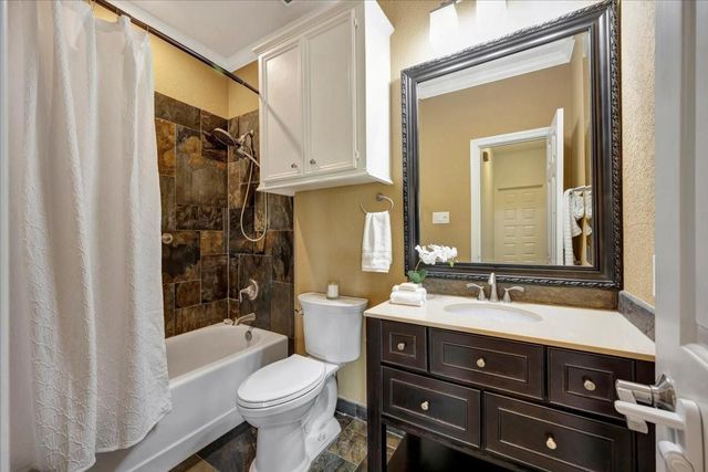 146 Bayou Bend Drive, League City, TX 77573