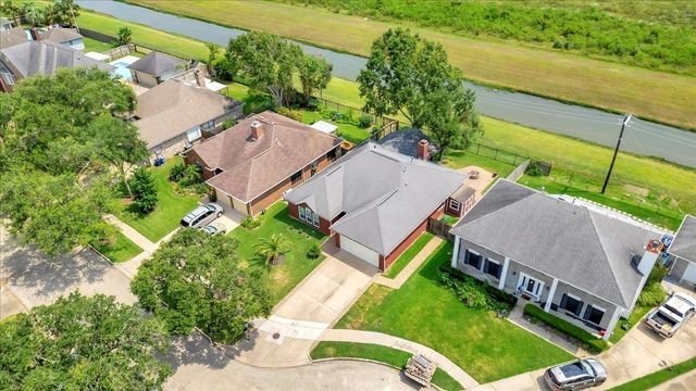 146 Bayou Bend Drive, League City, TX 77573