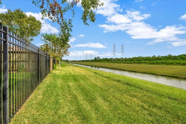 146 Bayou Bend Drive, League City, TX 77573