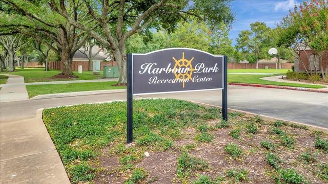 146 Bayou Bend Drive, League City, TX 77573