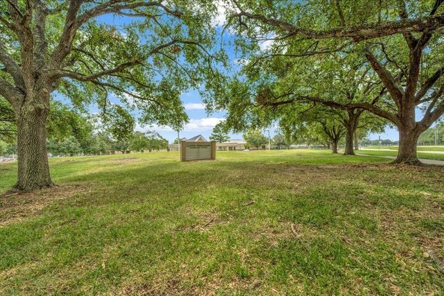 146 Bayou Bend Drive, League City, TX 77573