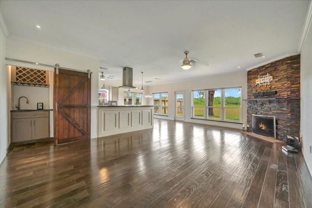 146 Bayou Bend Drive, League City, TX 77573