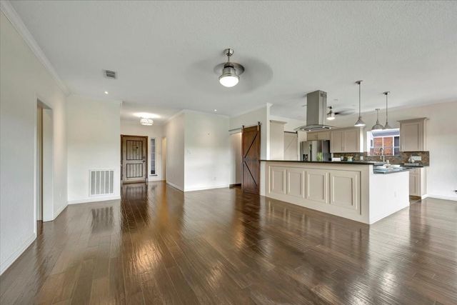 146 Bayou Bend Drive, League City, TX 77573