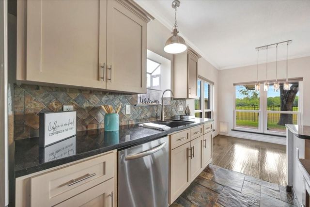 146 Bayou Bend Drive, League City, TX 77573