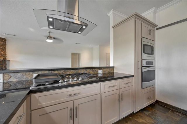 146 Bayou Bend Drive, League City, TX 77573