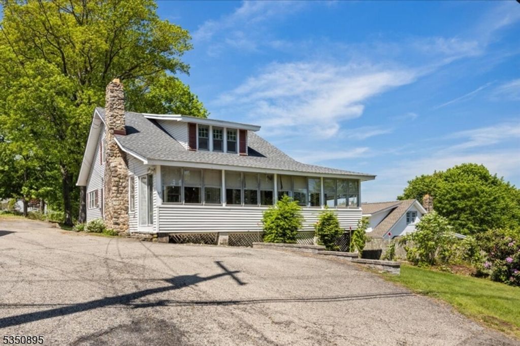 32 Outlook Ave, Mount Olive Twp., NJ 07828