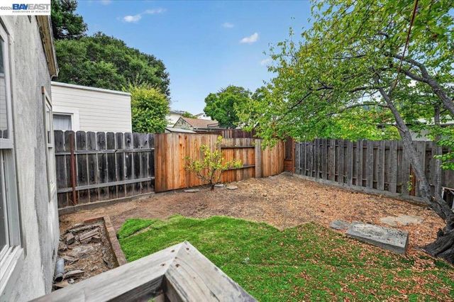 3148 California St, Oakland, CA 94602